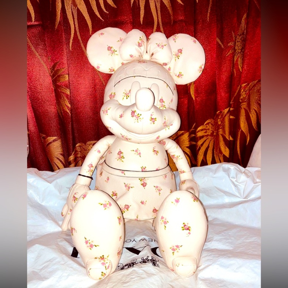 LIMITED EDITION Coach & Disney Minnie Mouse XL leather Collectors Doll.